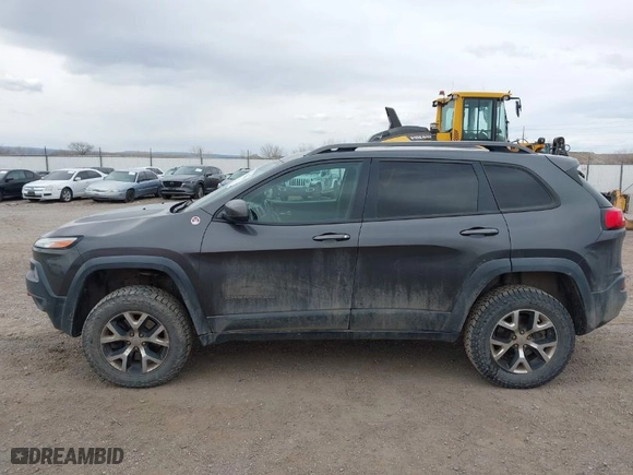 2015 Jeep Cherokee Trailhawk with VIN 1C4PJMBS7FW785575, listed as a IAAI auction lot 41876544 with 1 mi miles. Bid and sale history available at carsss.com. Image 14.