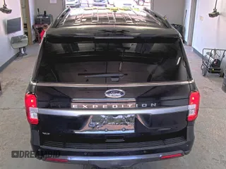 2024 Ford Expedition XLT z VIN 1FMJU1J89REA08550, wystawiony jako IAAI lot #42494046 z przebiegiem 52 118 mil mil oraz . Historia ofert i sprzedaży dostępna na DreamBid. Obrazek 5.