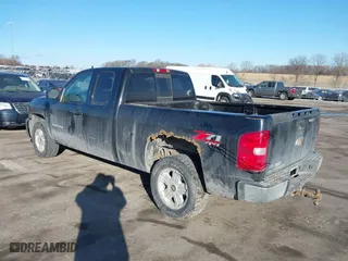2010 Chevrolet Silverado 1500 LT with VIN 1GCSKSE30AZ155615, listed as a IAAI auction lot 41659313 with 393,978 mi miles. Bid and sale history available at carsss.com. Image 3.