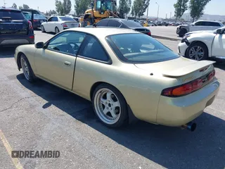 1995 Nissan 240SX z VIN JN1AS44D3SW013539, wystawiony jako IAAI lot #42291213 z przebiegiem 198 479 mil mil oraz . Historia ofert i sprzedaży dostępna na DreamBid. Obrazek 3.