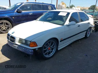 1997 BMW M3 z VIN WBSCD0327VEE11030, wystawiony jako IAAI lot #42306166 z przebiegiem 209 270 mil mil oraz . Historia ofert i sprzedaży dostępna na DreamBid. Obrazek 2.