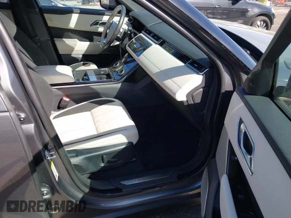 2019 Land Rover Range Rover Velar R-Dynamic SE z VIN SALYL2EXXKA210087, wystawiony jako IAAI lot #41801144 z przebiegiem 52 758 mil mil oraz . Historia ofert i sprzedaży dostępna na DreamBid. Obrazek 5.