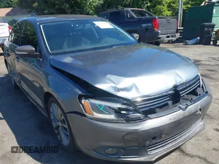 2011 Volkswagen Jetta SEL with VIN 3VWLZ7AJXBM352695, listed as a IAAI auction lot 42325497 with 166,864 mi miles and . Bid and sale history available at DreamBid. Image 17.