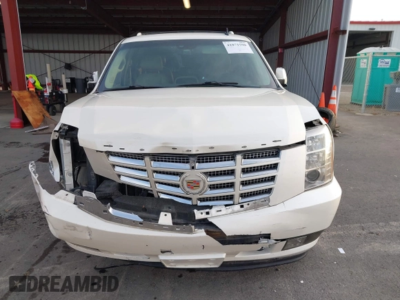2009 Cadillac Escalade z VIN 1GYFC23229R273227, wystawiony jako IAAI lot #41071598 z przebiegiem 132 263 mil mil oraz . Historia ofert i sprzedaży dostępna na DreamBid. Obrazek 13.