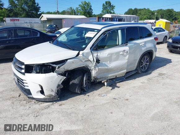2017 Toyota Highlander XLE with VIN 5TDKZRFH4HS525085, listed as a IAAI auction lot 42506385 with 84,581 mi miles and . Bid and sale history available at DreamBid. Image 16.