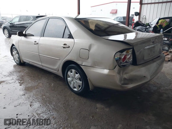 2005 Toyota Camry STD z VIN 4T1BE32K45U385259, wystawiony jako IAAI lot #42153790 z przebiegiem 184 204 mil mil oraz . Historia ofert i sprzedaży dostępna na DreamBid. Obrazek 3.