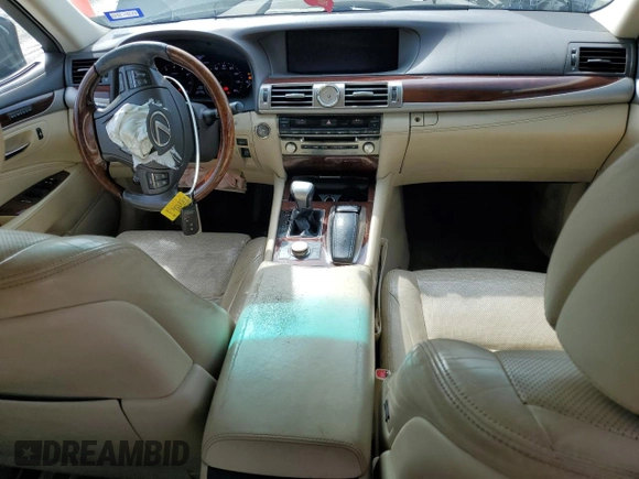 2014 Lexus LS 460 z VIN JTHBL5EF0E5131013, wystawiony jako Copart lot #56685775 z przebiegiem 217 666 mil mil oraz Szkoda całkowita • Salvage title. Historia ofert i sprzedaży dostępna na DreamBid. Obrazek 8.