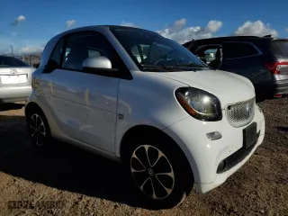 2017 Smart fortwo pure with VIN WMEFJ5DA6HK219988, listed as a Copart auction lot 71891414 with 9,731 mi miles and Clean Title. Bid and sale history available at carsss.com. Image 4.