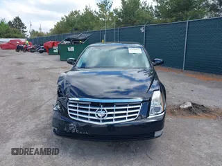 2009 Cadillac DTS 1SC z VIN 1G6KD57Y29U141800, wystawiony jako IAAI lot #42190874 z przebiegiem 115 043 mil mil oraz . Historia ofert i sprzedaży dostępna na DreamBid. Obrazek 12.