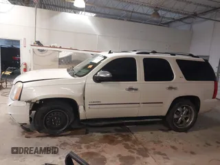 2009 GMC Yukon SLT w/4SB with VIN 1GKFC33069R299683, listed as a IAAI auction lot 41453259 with 182,415 mi miles. Bid and sale history available at carsss.com. Image 15.