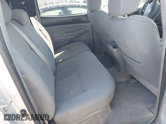 2006 Toyota Tacoma z VIN 5TELU42N56Z232703, wystawiony jako IAAI lot #41689447 z przebiegiem 171 801 mil mil oraz . Historia ofert i sprzedaży dostępna na DreamBid. Obrazek 8.