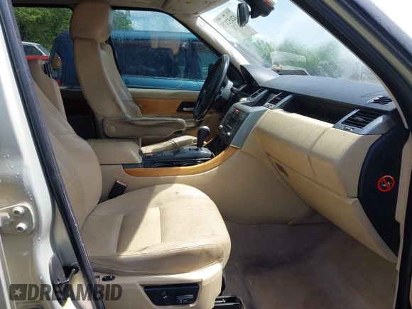 2006 Land Rover Range Rover Sport HSE z VIN SALSF25436A970841, wystawiony jako IAAI lot #42152175 z przebiegiem 254 024 mil mil oraz . Historia ofert i sprzedaży dostępna na DreamBid. Obrazek 5.