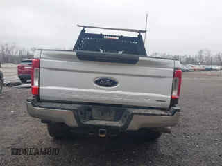 2017 Ford F-250 Lariat z VIN 1FT7W2BTXHEB47795, wystawiony jako IAAI lot #42010501 z przebiegiem 168 108 mil mil oraz . Historia ofert i sprzedaży dostępna na DreamBid. Obrazek 17.