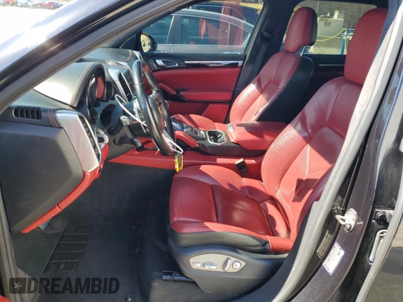 2016 Porsche Cayenne GTS z VIN WP1AD2A26GLA70890, wystawiony jako Copart lot #50872165 z przebiegiem 95 585 mil mil oraz Tytuł czysty. Historia ofert i sprzedaży dostępna na DreamBid. Obrazek 7.