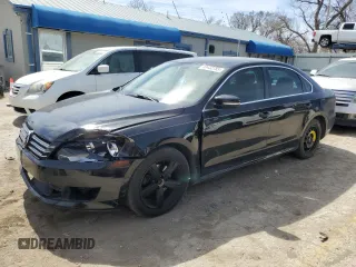 2013 Volkswagen Passat SE z VIN 1VWBH7A35DC117108, wystawiony jako Copart lot #49432755 z przebiegiem 93 410 mil mil oraz Szkoda całkowita • Salvage title. Historia ofert i sprzedaży dostępna na DreamBid. Obrazek 1.