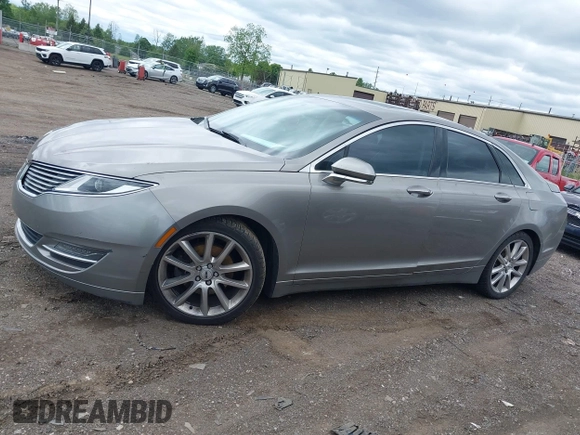 2015 Lincoln MKZ z VIN 3LN6L2J99FR604385, wystawiony jako IAAI lot #42332078 z przebiegiem 116 862 mil mil oraz . Historia ofert i sprzedaży dostępna na DreamBid. Obrazek 14.