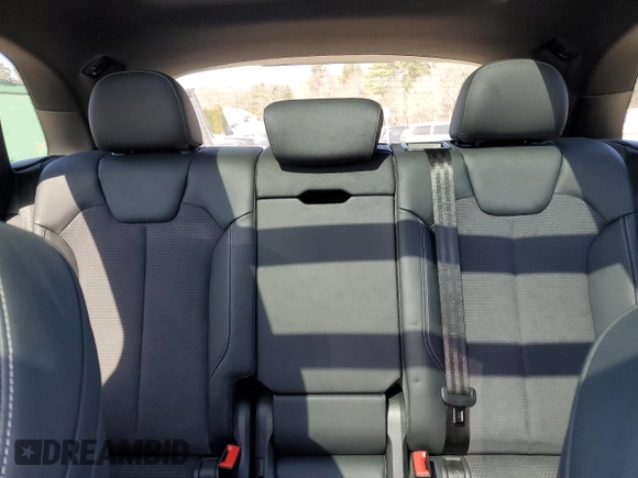 2024 Audi Q5 S line Premium Plus z VIN WA1E2AFY0R2104938, wystawiony jako Copart lot #48248405 z przebiegiem 9 118 mil mil oraz Szkoda całkowita • Salvage title. Historia ofert i sprzedaży dostępna na DreamBid. Obrazek 10.