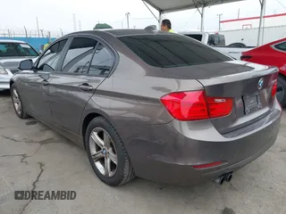 2012 BMW 3 Series 328i z VIN WBA3C1C55CA696853, wystawiony jako IAAI lot #41870826 z przebiegiem 215 613 mil mil oraz . Historia ofert i sprzedaży dostępna na DreamBid. Obrazek 3.