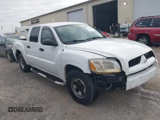 2007 Mitsubishi Raider LS z VIN 1Z7HC28K37S161604, wystawiony jako IAAI lot #42419553 z przebiegiem 297 632 mil mil oraz . Historia ofert i sprzedaży dostępna na DreamBid. Obrazek 1.