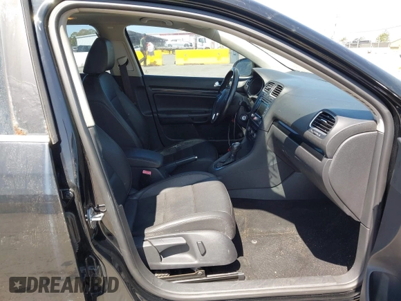2013 Volkswagen Jetta TDI w/Sunroof & Nav с VIN 3VWPL7AJ1DM602282, выставлен на аукционе IAAI как лот 42499935 с пробегом 120 976 миль миль и . История ставок и продаж доступна на DreamBid. Изображение 5.