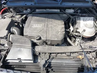 2024 Audi Q5 S line Premium z VIN WA1GAAFY8R2072137, wystawiony jako IAAI lot #41993895 z przebiegiem 28 437 mil mil oraz . Historia ofert i sprzedaży dostępna na DreamBid. Obrazek 10.