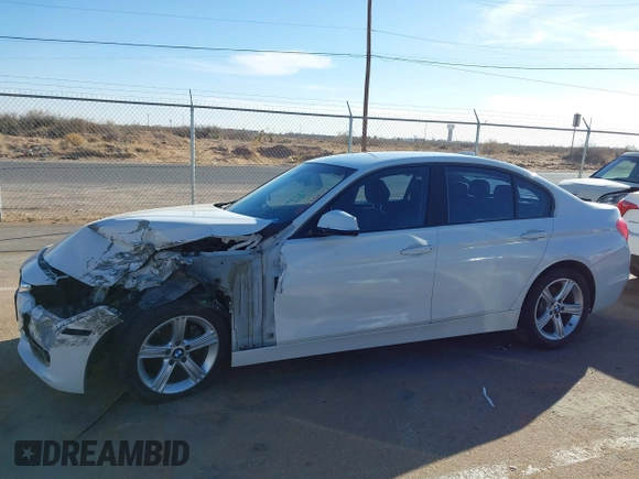 2013 BMW 3 Series 328i xDrive z VIN WBA3B3C57DF536069, wystawiony jako IAAI lot #41506171 z przebiegiem Nie podano mil oraz . Historia ofert i sprzedaży dostępna na DreamBid. Obrazek 13.