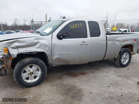 2008 Chevrolet Silverado 1500 LT w/1LT with VIN 2GCEK190381221228, listed as a IAAI auction lot 41046427 with 196,240 mi miles. Bid and sale history available at carsss.com. Image 6.