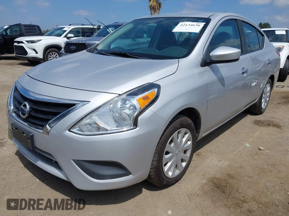 2019 Nissan Versa SV z VIN 3N1CN7AP7KL804002, wystawiony jako IAAI lot #42134636 z przebiegiem 75 107 mil mil oraz . Historia ofert i sprzedaży dostępna na DreamBid. Obrazek 2.