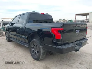 2023 Ford F-150 Lightning Pro z VIN 1FTVW1ELXPWG55836, wystawiony jako IAAI lot #41328873 z przebiegiem 6 742 mil mil oraz . Historia ofert i sprzedaży dostępna na DreamBid. Obrazek 3.