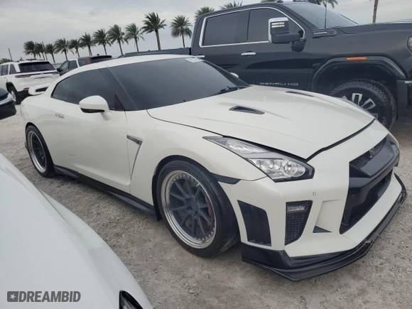 2017 Nissan GT-R Premium with VIN JN1AR5EFXHM820159, listed as a Copart auction lot 76154764 with 33175 miles and Non Repairable. Bid and sale history available at carsss.com. Image 4.