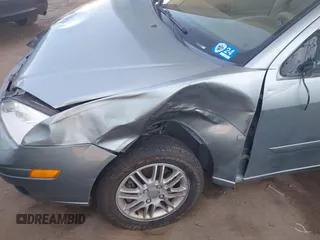 2005 Ford Focus S with VIN 1FAFP34N05W276945, listed as a IAAI auction lot 41889586 with 253,219 mi miles. Bid and sale history available at carsss.com. Image 6.