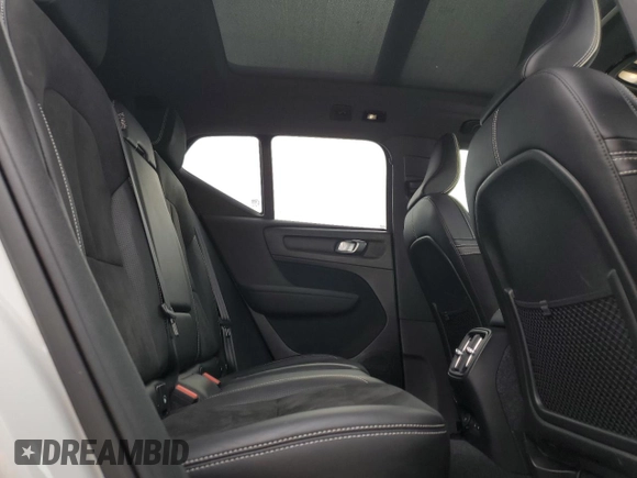 2021 Volvo XC40 z VIN YV4ED3UR8M2611762, wystawiony jako Copart lot #53993175 z przebiegiem 70 428 mil mil oraz Tytuł czysty. Historia ofert i sprzedaży dostępna na DreamBid. Obrazek 11.