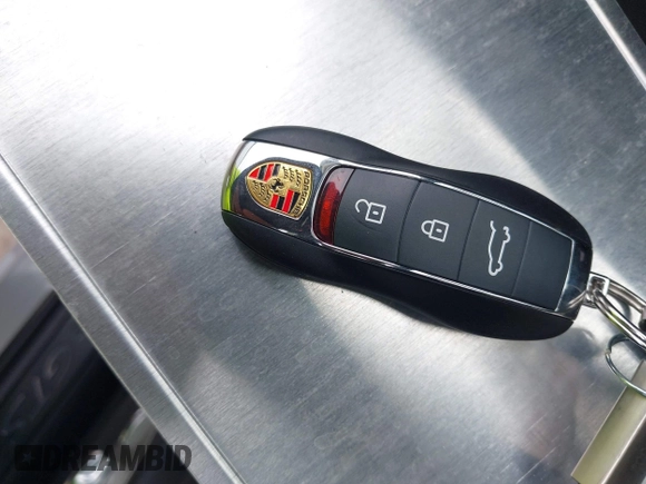 2022 Porsche Macan Turbo z VIN WP1AF2A53NLB31162, wystawiony jako IAAI lot #41902026 z przebiegiem 24 714 mil mil oraz . Historia ofert i sprzedaży dostępna na DreamBid. Obrazek 11.