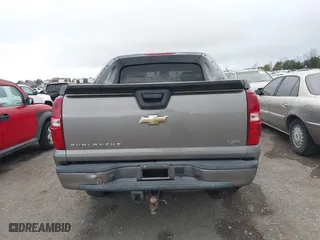 2009 Chevrolet Avalanche LT w/2LT with VIN 3GNFK22029G214307, listed as a IAAI auction lot 41529658 with 277,888 mi miles. Bid and sale history available at carsss.com. Image 16.