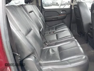 2008 Chevrolet Suburban LTZ z VIN 3GNFK16368G204571, wystawiony jako IAAI lot #42409971 z przebiegiem 196 180 mil mil oraz . Historia ofert i sprzedaży dostępna na DreamBid. Obrazek 8.