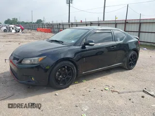 2012 Scion tC z VIN JTKJF5C76C3022749, wystawiony jako IAAI lot #42303267 z przebiegiem 88 386 mil mil oraz . Historia ofert i sprzedaży dostępna na DreamBid. Obrazek 2.