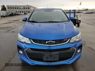2019 Chevrolet Sonic LT z VIN 1G1JD5SB3K4148300, wystawiony jako Copart lot #52169025 z przebiegiem 59 689 mil mil oraz Szkoda całkowita • Salvage title. Historia ofert i sprzedaży dostępna na DreamBid. Obrazek 5.