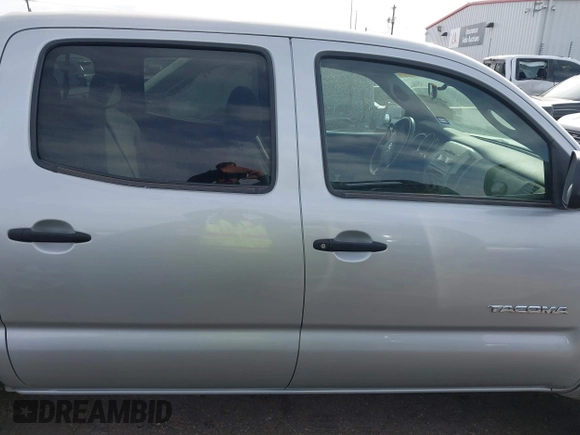 2005 Toyota Tacoma PreRunner with VIN 3TMKU72N45M003048, listed as a IAAI auction lot 41789059 with 87,310 mi miles. Bid and sale history available at carsss.com. Image 13.