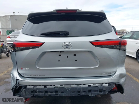 2020 Toyota Highlander XLE with VIN 5TDGZRBH1LS502142, listed as a IAAI auction lot 41819000 with 107,619 mi miles. Bid and sale history available at carsss.com. Image 17.