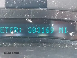 2005 Chevrolet Tahoe LT z VIN 1GNEC13T85J201856, wystawiony jako IAAI lot #41099372 z przebiegiem 303 169 mil mil oraz . Historia ofert i sprzedaży dostępna na DreamBid. Obrazek 15.