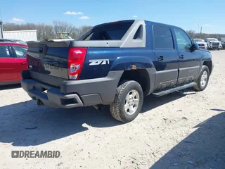 2004 Chevrolet Avalanche Z71 with VIN 3GNEK12T84G225711, listed as a IAAI auction lot 42051081 with 204,049 mi miles. Bid and sale history available at carsss.com. Image 4.