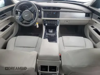 2016 Jaguar XF 35t Premium z VIN SAJBD4BV6GCY11860, wystawiony jako Copart lot #41879565 z przebiegiem 42 304 mil mil oraz Szkoda całkowita • Salvage title. Historia ofert i sprzedaży dostępna na DreamBid. Obrazek 8.
