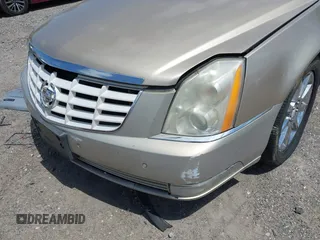 2006 Cadillac DTS 1SE z VIN 1G6KD57936U245734, wystawiony jako IAAI lot #42238256 z przebiegiem 209 188 mil mil oraz . Historia ofert i sprzedaży dostępna na DreamBid. Obrazek 6.