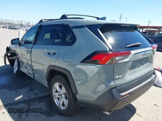 2021 Toyota RAV4 XLE with VIN 2T3W1RFV2MW137411, listed as a IAAI auction lot 41781029 with 80,002 mi miles. Bid and sale history available at carsss.com. Image 3.