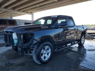 2021 Ram 1500 Lone Star z VIN 1C6RREBT1MN689984, wystawiony jako Copart lot #82595524 z przebiegiem 33 962 mil mil oraz Szkoda całkowita • Salvage title. Historia ofert i sprzedaży dostępna na DreamBid. Obrazek 1.