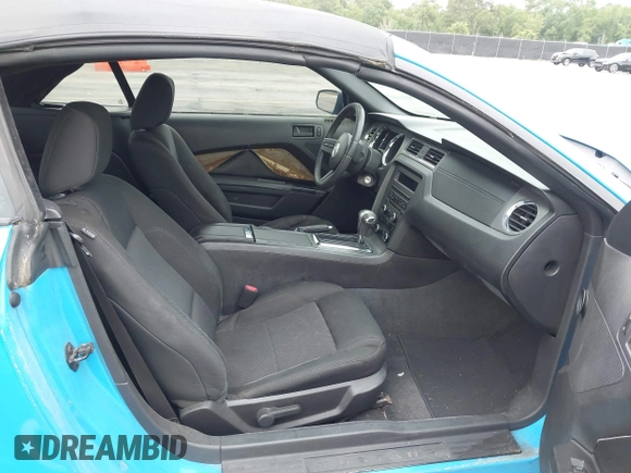 2010 Ford Mustang V6 с VIN 1ZVBP8EN8A5179686, выставлен на аукционе IAAI как лот 42369977 с пробегом 112 065 миль миль и . История ставок и продаж доступна на DreamBid. Изображение 5.