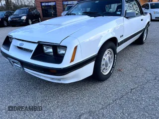1985 Ford Mustang with VIN 1FABP27M4FF180300, listed as a Copart auction lot 81418754 with 81,610 mi miles and Clean title. Bid and sale history available at DreamBid. Image 2.
