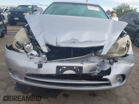 2005 Lexus ES 330 with VIN JTHBA30G355134384, listed as a IAAI auction lot 41895656 with 162,995 mi miles. Bid and sale history available at carsss.com. Image 6.