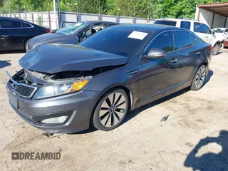 2011 Kia Optima SX z VIN KNAGR4A60B5126988, wystawiony jako IAAI lot #42313244 z przebiegiem 152 661 mil mil oraz . Historia ofert i sprzedaży dostępna na DreamBid. Obrazek 2.