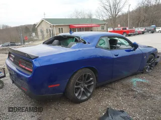 2021 Dodge Challenger R/T Scat Pack Widebody z VIN 2C3CDZFJXMH615361, wystawiony jako IAAI lot #41911374 z przebiegiem 27 159 mil mil oraz . Historia ofert i sprzedaży dostępna na DreamBid. Obrazek 4.